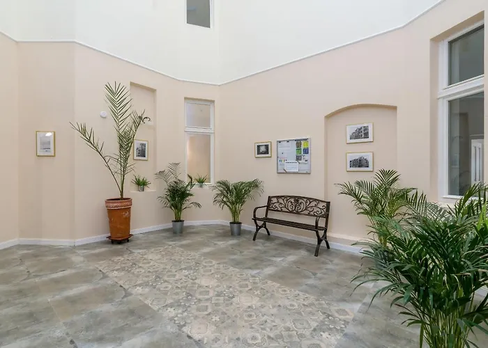 Deluxe Mtp Matejki By Renters * بوزنان