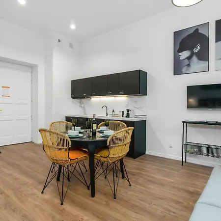 Apartment Deluxe Mtp Matejki By Renters *