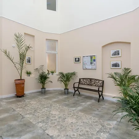 Deluxe Mtp Matejki By Renters * 波兹南