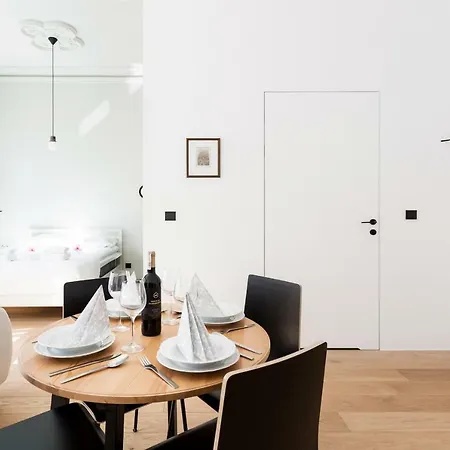 Apartment Deluxe Mtp Matejki By Renters *