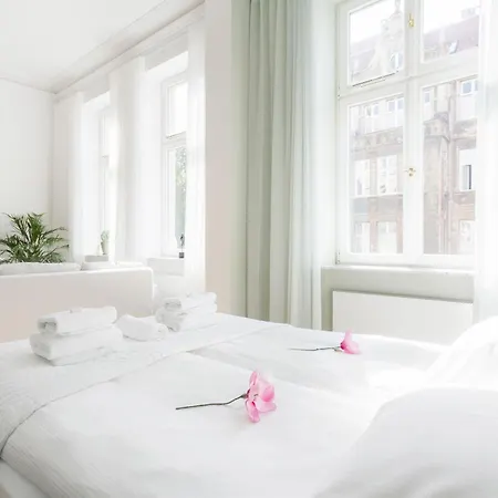 Deluxe Mtp Matejki By Renters Apartment Poznan